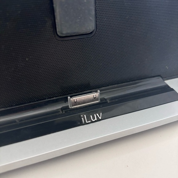 iPhone & iPod Stereo Speaker Dock by iLuv | iLuv Portable Audio & Video - Picture 5 of 11